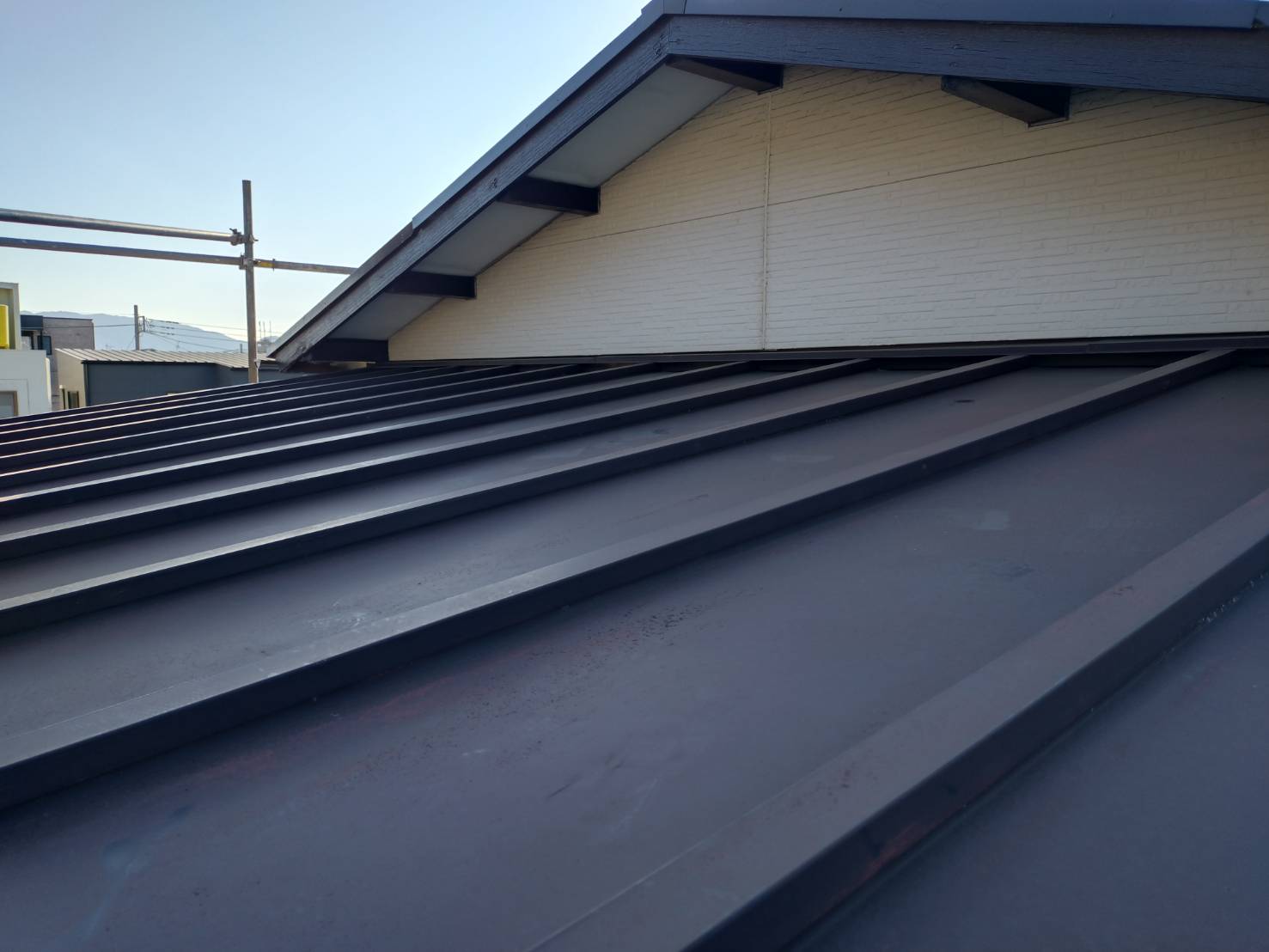 新しい軒天材の取り付け