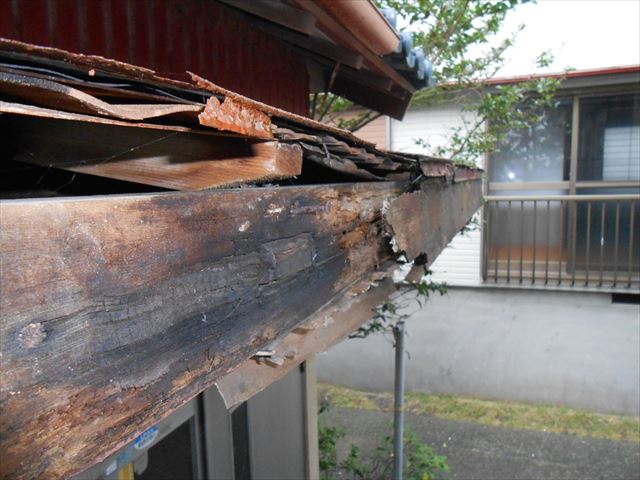 富士市玄関屋根劣化