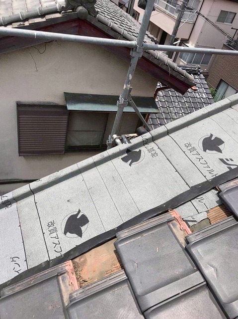 防水紙の設置