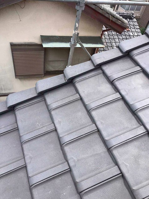富士市で雨漏り発生！袖瓦の劣化が原因だった？部分的な葺き直し工事で対策