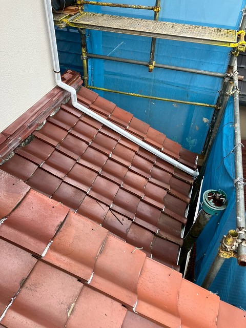 下屋根　瓦