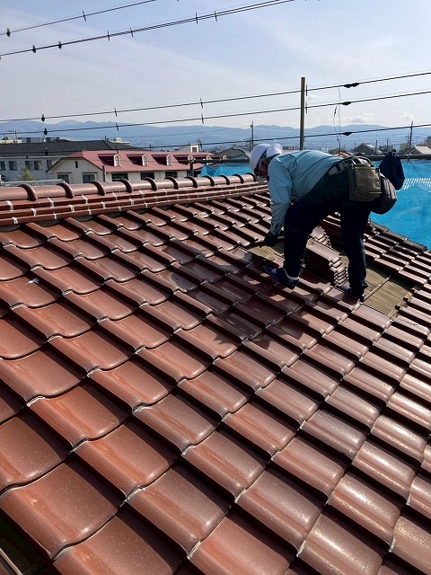 長泉町で瓦屋根の耐震リフォーム、ガルバリウム屋根への葺き替え工事で安心の住まいを実現