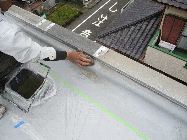 沼津市で笠木防水の下地処理と補修作業!ウレタン防水に向けた準備工程