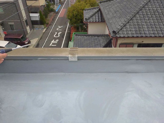 沼津市一戸建てで再発した雨漏り調査!屋上笠木内部に潜む原因とは?