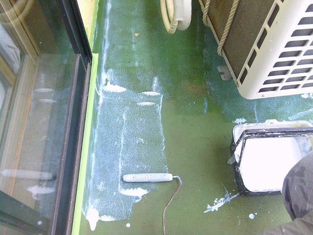 ベランダ床　下塗り