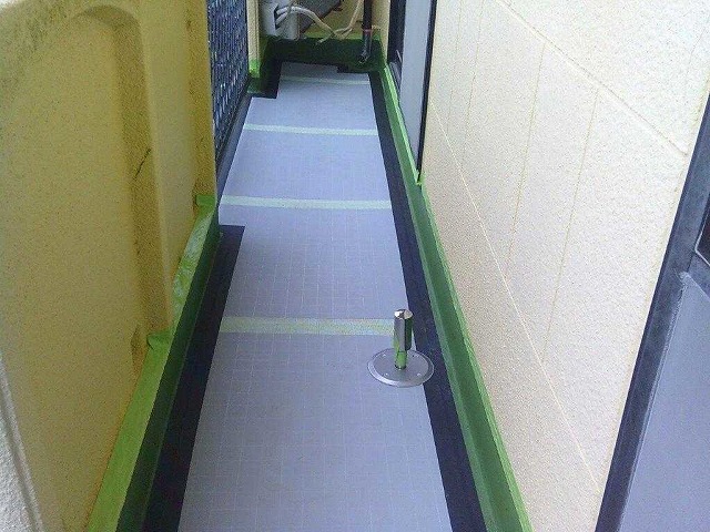脱気筒を設置したベランダ床