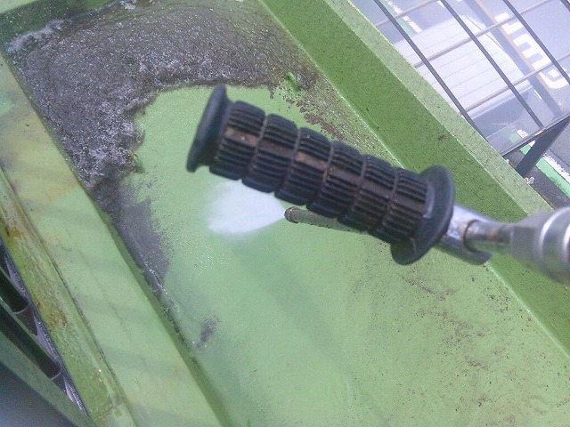 屋上　高圧洗浄　汚れ落とし