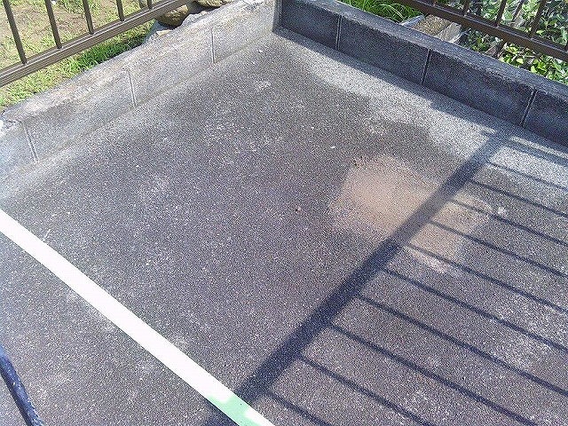 沼津市で梅雨に発覚したコンクリート製物置の雨漏り！経年劣化によるひび割れが原因に