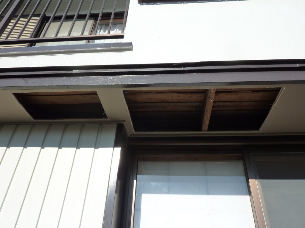 御殿場市 雨漏りにより軒天を補修し下地確認から張り替えまで実施