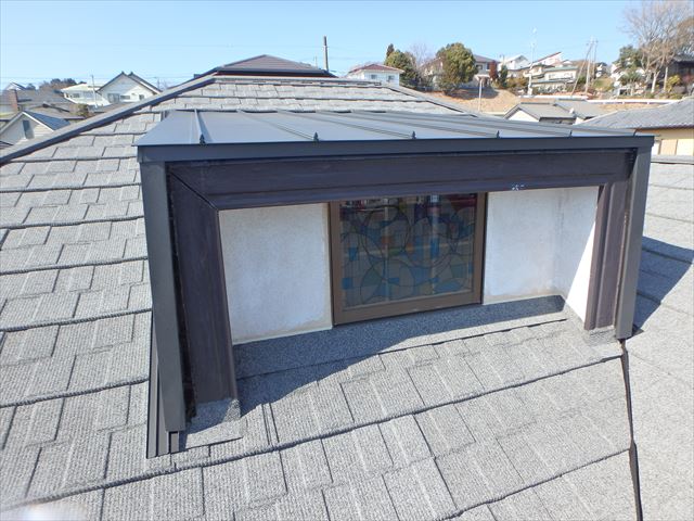 三島市で屋根軒裏、窓周り塗装工事を行いました。