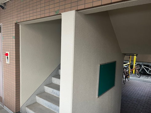 三島市マンション階段