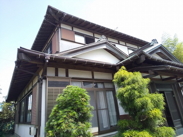 寄棟屋根の和風住宅